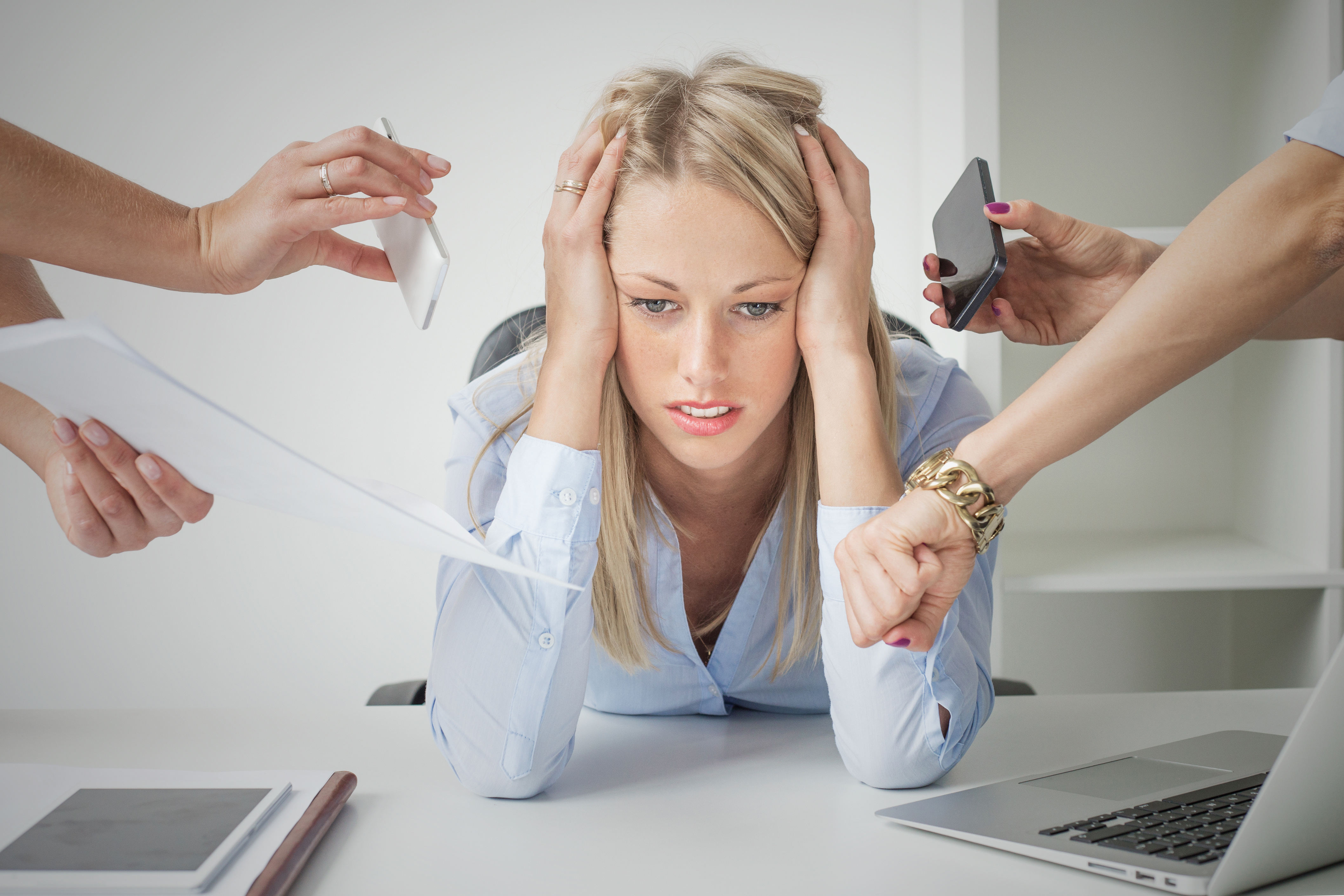 Geschäftsfrau leicht gestresst